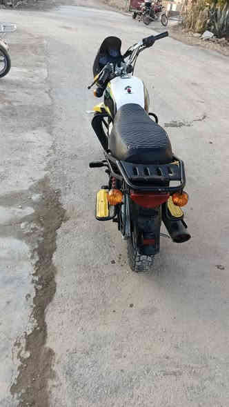 السلام عليكم دراجه بوكسر للبيع دراجه خير من الله نضيفه السعر 800 موديل 20 اوراق كامله مو شرراي لتكسر بيهة ‏‪***********‬‏
