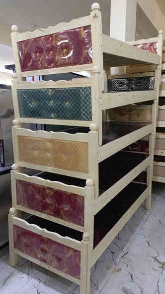 السلام عليكم 👋👋 
توفر لدينا جرابي خشب نفر واحد 
موديلات حديثة وجديدة 
والوان مميزة 
والأسعار مناسبة 💵💵 
العنوان الصويرة مقابل محطة رضا الصالح الثانية بالسايد إلي رايح عالصويرة قرب مطعم هنداس 
***********واتساب
