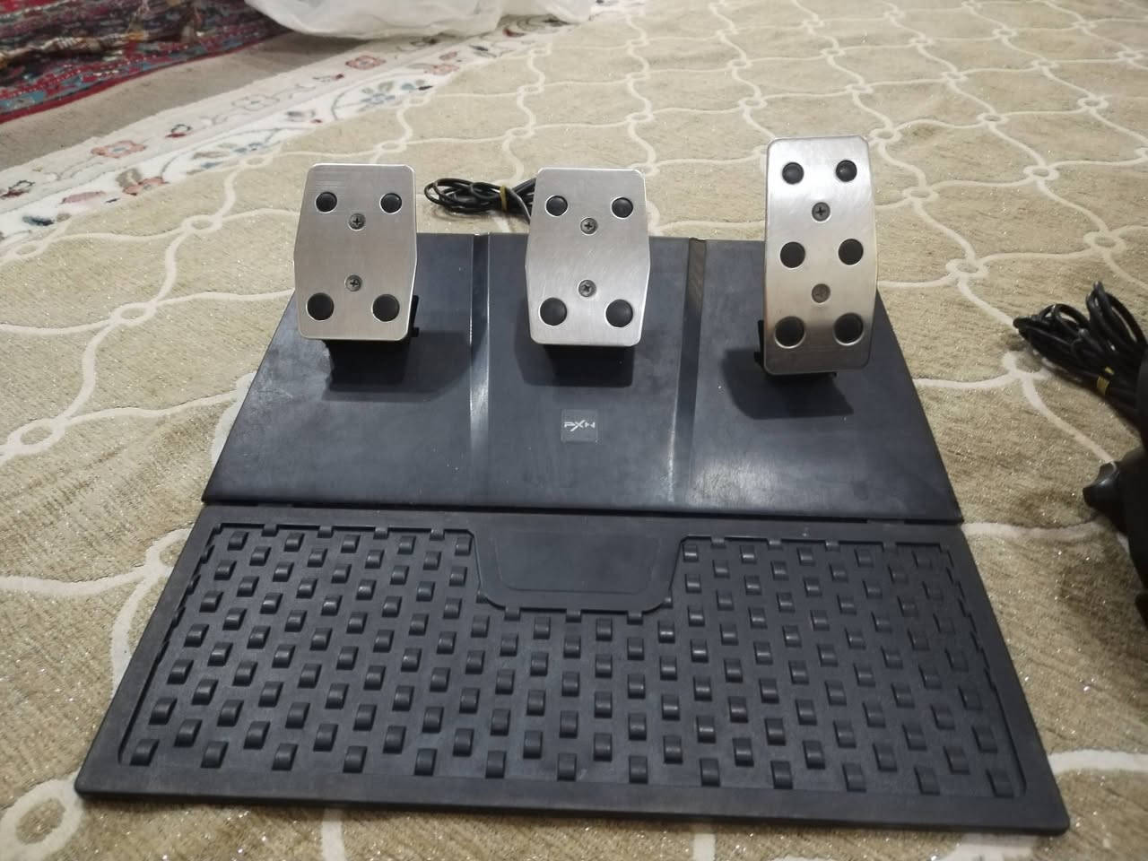 عجلة قيادة وناقل حركة PXN V9 مستعملة للبيع، مع الحامل (الستاند).
الجهاز مستعمل ولا يوجد فيه أي مشكلة، فقط (بدل السرعة اليدوي من الجهة اليمنى مفقود) كما هو واضح في الصور. أما دواسة البنزين فهي تعمل ولا يوجد فيها أي عطل، فقط مستهلكة قليلاً. وبالنسبة للحامل فهو أيضاً مستعمل ولا يوجد فيه أي مشكلة، ويمكنك تحريكه حسب رغبتك. ويعمل على الكمبيوتر وPlayStation 4 وPlayStation 3 وXbox One وXbox Series.

سعر عجلة القيادة والناقل: 75 ألف

سعر الحامل: 75 ألف

السعر مع بعض (نهائي): 140 ألف

ملاحظة: يرجى مشاهدة الصور للاطلاع أكثر على الحالة

للطلب يرجى إرسال رسالة 🤍✨


**إذا كنت صاحب هذا الإعلان وتريد حذفه لأي سبب، رجاءا أرسل رسالة إلى الدعم الفني**