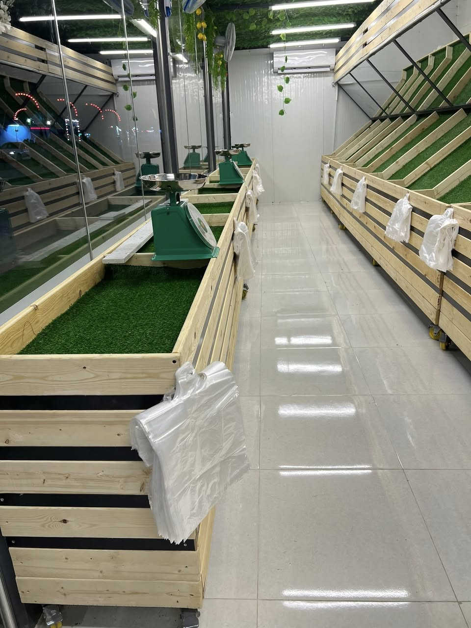 ميز ديكور مخضر للبيع  طول 3 متر عدد 2 طول 4 متر عدد1           ***********
