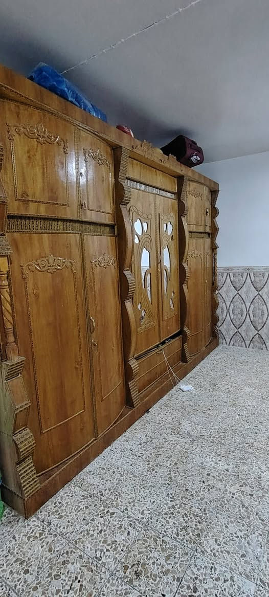 سلام عليكم كنتور تزگام نظيف وجهين صاج للبيع السعر 450وبي مجال المكان كربلاء ***********
