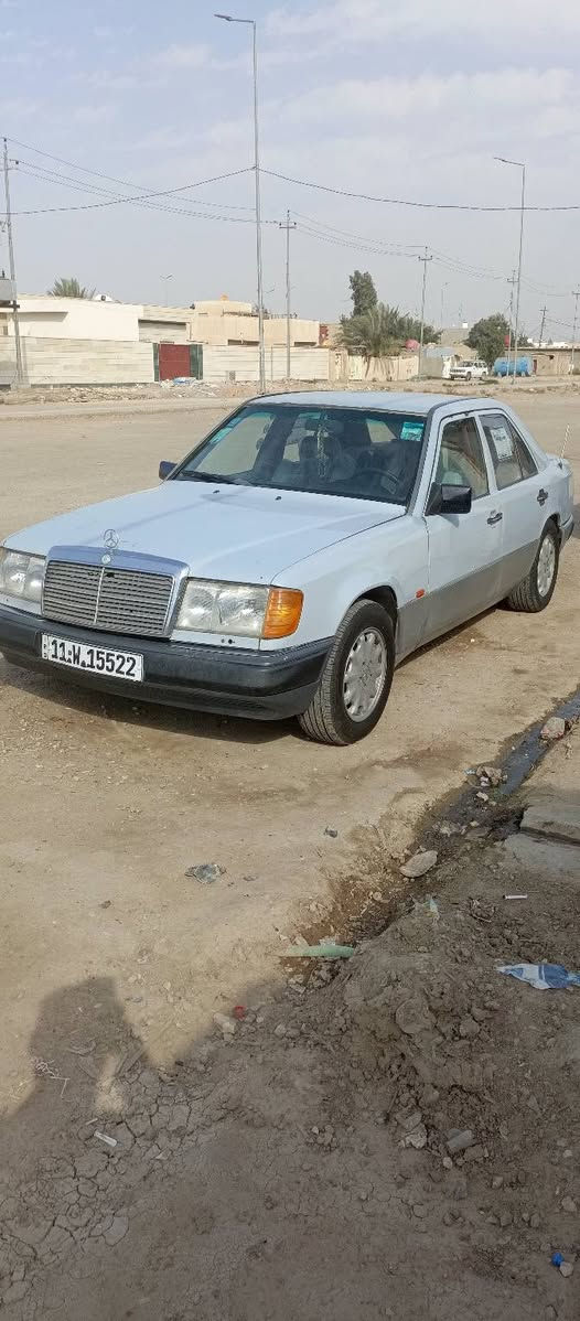 سلام عليكم شباب مارسدس دب للبيع رقم بغداد انكليزي   سنويه لل ٢٨سياره حلوه موديل 92 مكاني واسط قضاء الحي سعره 52.   اوبيها مجال موصفهته غرفه حلوه تبريد ثلج كهربائيات كلها شغاله شاشه السياره احله من الصوره  
رقم هاتف.***********
