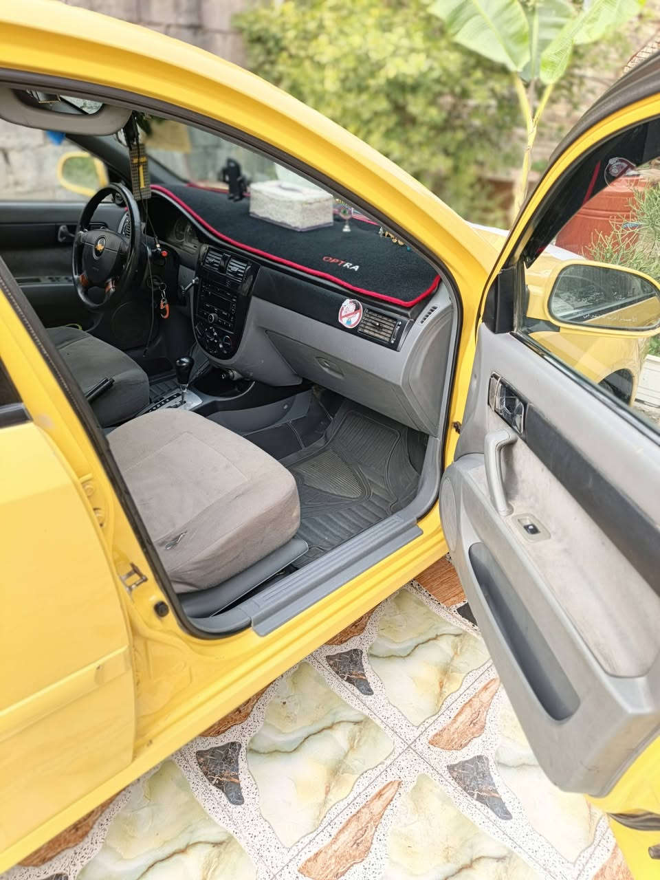 سلام عليكم سياره ابتره مديل 11 سياره جاهزه أو خير من الله كير محرك حداديه كله جديد بيها حادث جاملغ أمامي سعر 70وبيها مجال ***********
