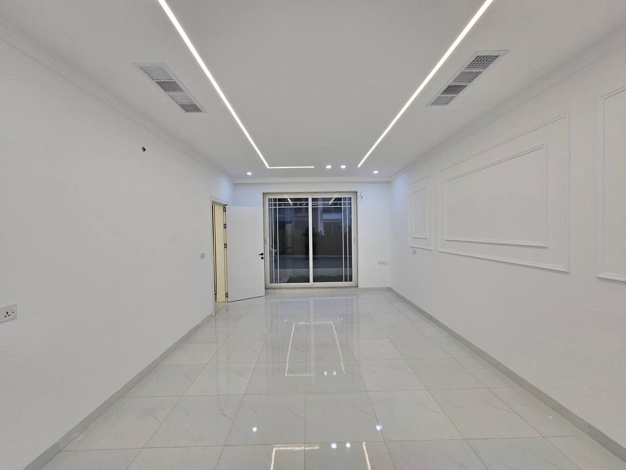 بیت جدید للبیع في مجمع هیوا سیتي زون G 

▫️٢٠٠ متر
▫️شارع ١٨ متری
▫️اتجاه قبلە 
▫️واجهە سمارت
▫️٤ نوم 
▫️٣ حمام 
▫️مکنسە کهربائیە مرکزیة
▫️زیرو 
▫️ضمان لمدة ١ سنة
للاستفسار 
*********** WhatsApp
