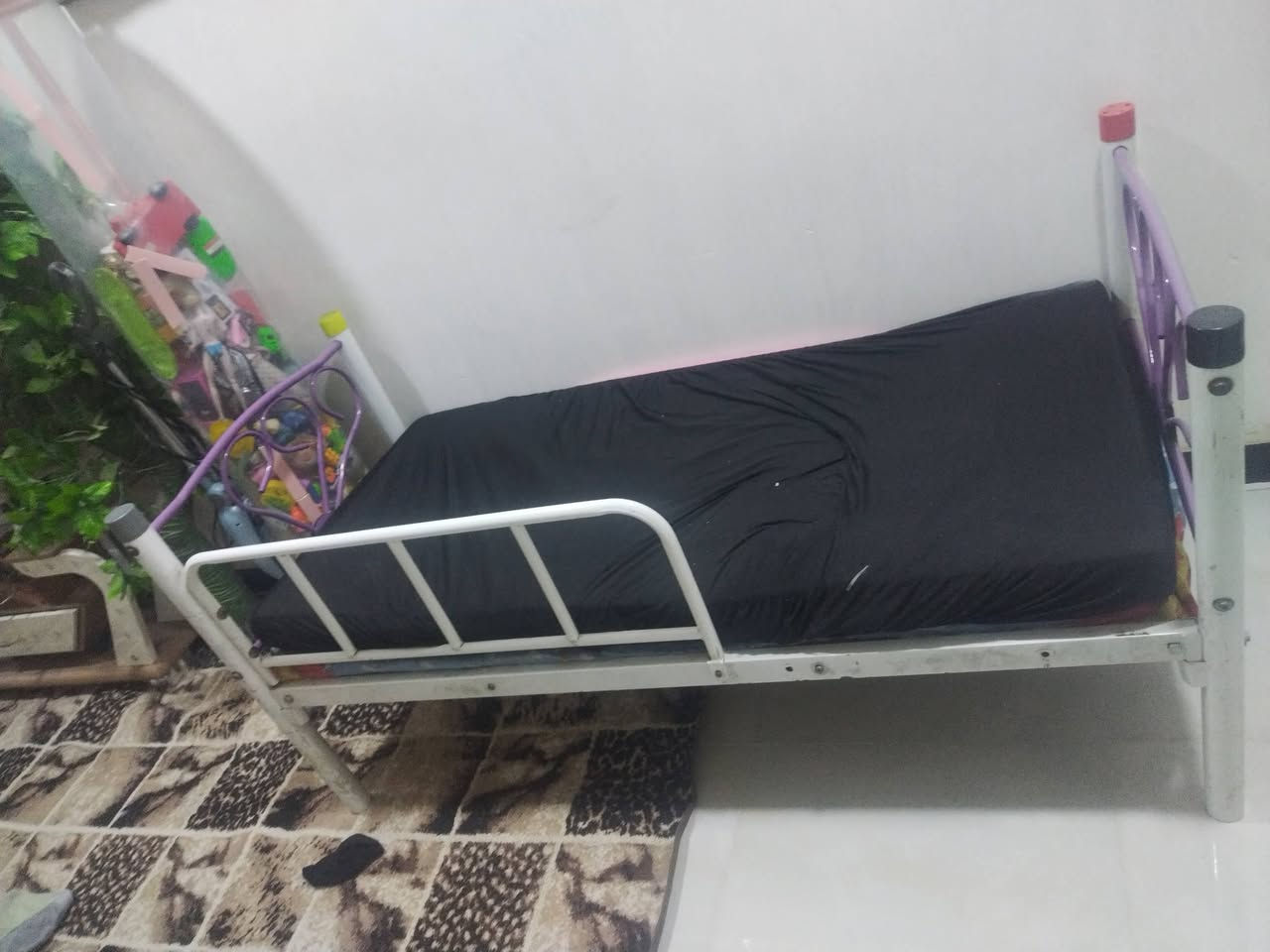 أغراض بيت للبيع جرابي نفر عدد ٣ وماصات بايسكل ياباني سعرهم كلهم ١٣٠ مكانهم شارع ٨٠ مال كربلاء ***********
