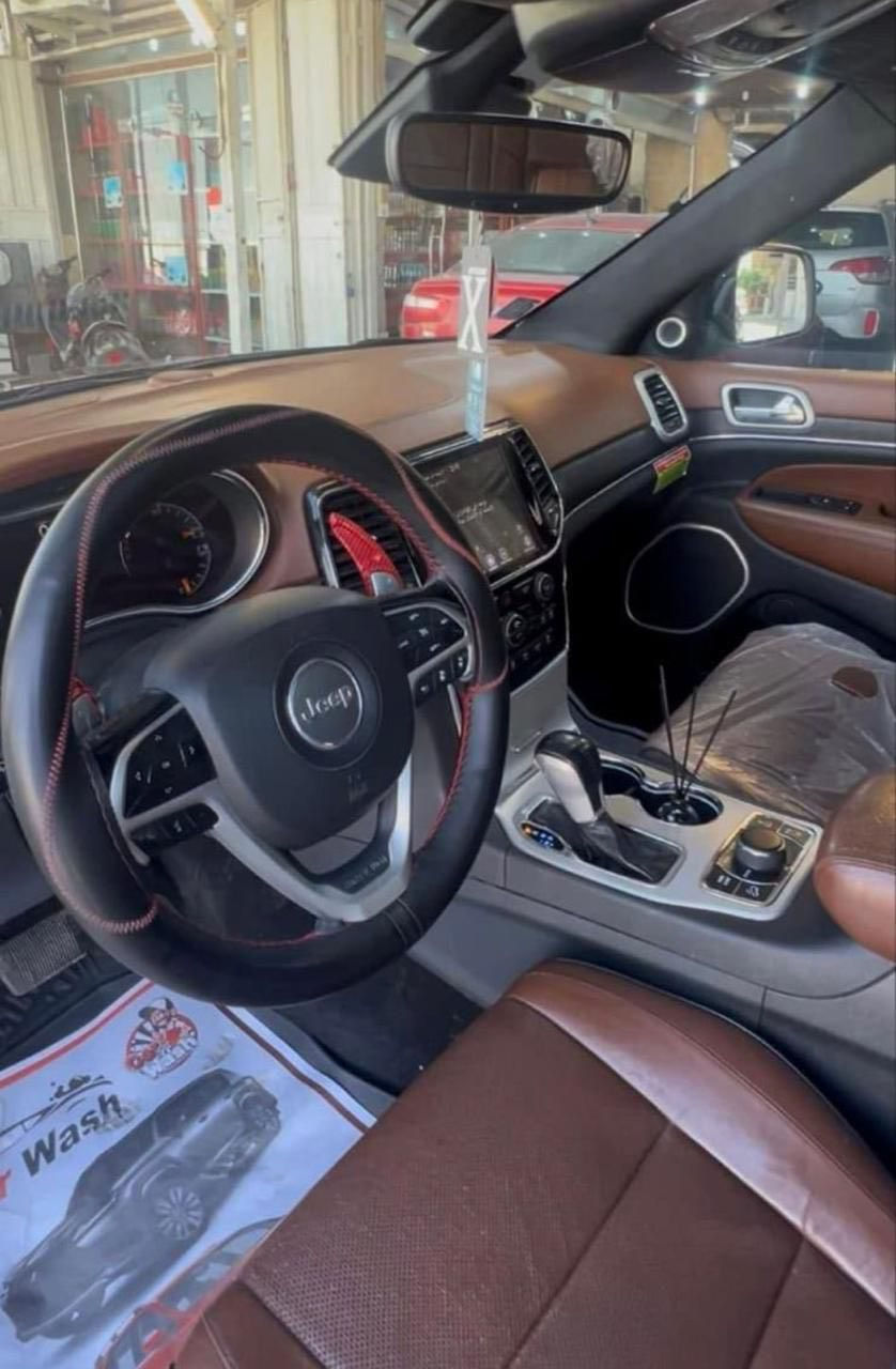 السلام عليكم 
جيب سومت خليجي موديل 2020 
فول مواصفات كفالة عامة 
* رادار امامي مع مانع تصادم . 
* تحذير الخروج عن المسار . 
* جگات امامي خلفي .
* دفع رباعي 4x4 
* المقاعد الأمامية كهربائية .
* ذاكرة لحفظ وضعيات الجلوس . 
* المقاعد الأمامية  تبريد وتدفئة . 
* المقاعد الخلفية مع تدفئة . 
* انظمة القيادة .
* نقطة عمياء ..
* مقود السائق كهربائي . 
* تدفئة ستيرن . 
* سقف بانوراما .
* شاشه كبيرة مع نفكيشن GPS . 
* كشافات ضباب بروجكتر زنون . 
* تشغيل عن بعد .
* صندوق كهربائي .
* حساسات أمامية . 
* حساسات خلفية .
* كاميرا خلفية .
* مرايا متحسسه للضوء العالي . 
* محدد سرعة . 
* نظام بريك اوتماتيكي ( Auto Break System ) .
*نظام صوت هارمن كاردون
* شاشات 
* رادارات .
* المسافة المقطوعة ( 69000 ) 
* وبعد هواية مواصفات .
* السعر ( 288$) وبيها مجال 
تلفون (*********** ) 
مكاني كربلاء
