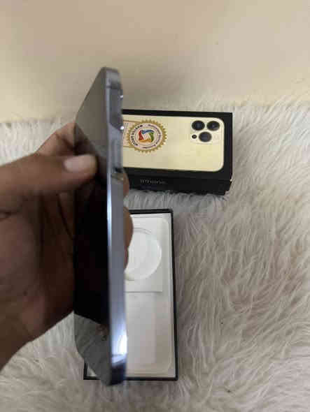 السلام عليكم ايفون 13 برو ماكس 256 بطاريه 87 بلادي إذا مرفوع تاخذه بلاش شرق اوسط ماستر كامل ملحقات كارتون مطابق زلق واحد ما بي نضافه 100 بل 100 وتر مكفول بي ضمان 5ايام اي خلل اي مشكله يرجع ب775 من باب البيت ابيعلك مكاني بغداد  
***********
