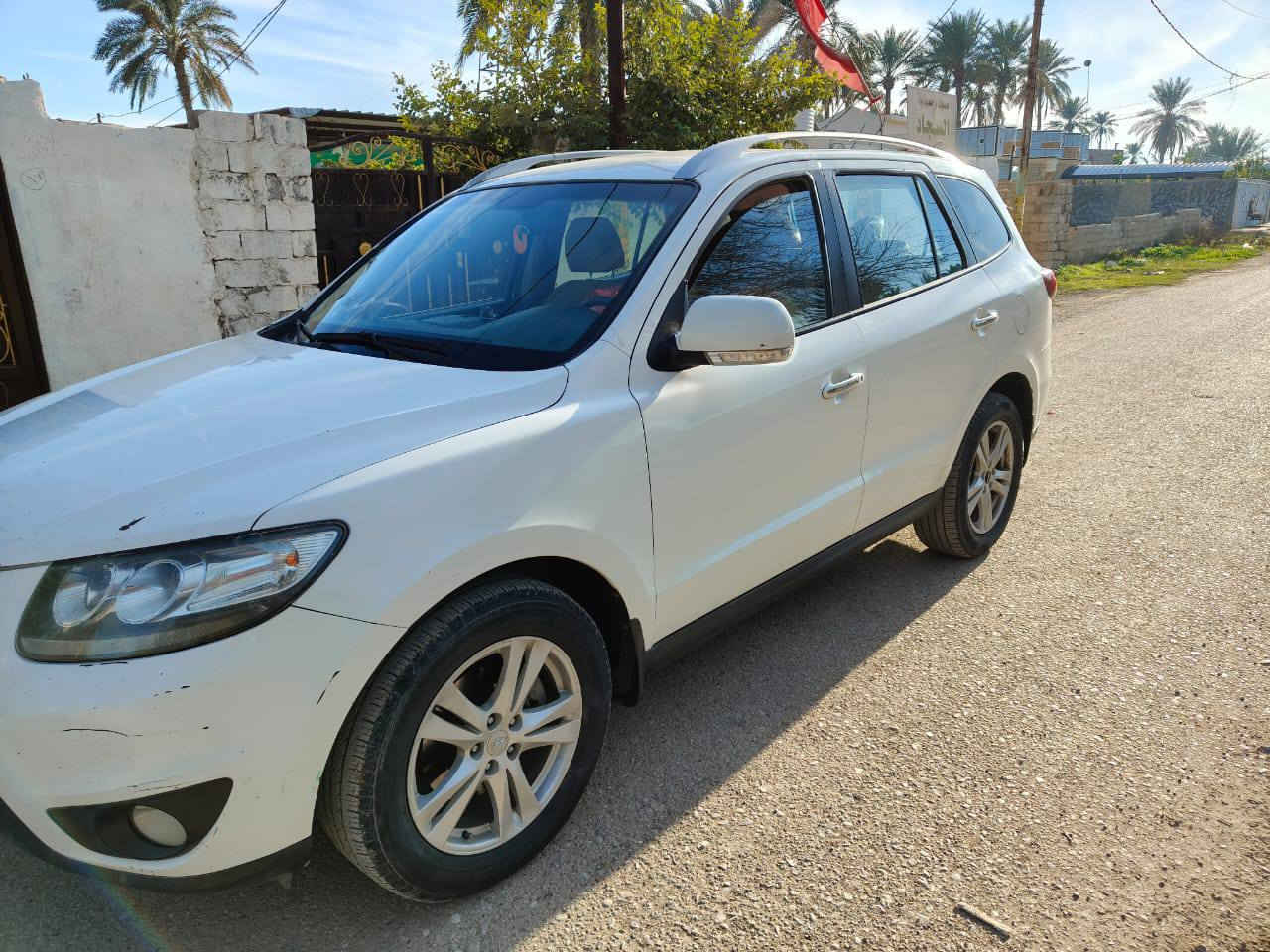 سلام عليكم سنتافي للبيع موديل 2011 رقم بغداد دولي 
سنوية مجدده صدر وره كدام كله جديد 
مكينه بيهه رواجز بيهه مكانات صبغ 
فول مواصفات 6 سلندر 7 راكب 
فتحه بصمه كشن كهربيّ 
3 قطع تبريد 
#السعر_129 وبيهه مجال 
المكان ديالى الخالص سراجق 
***********
