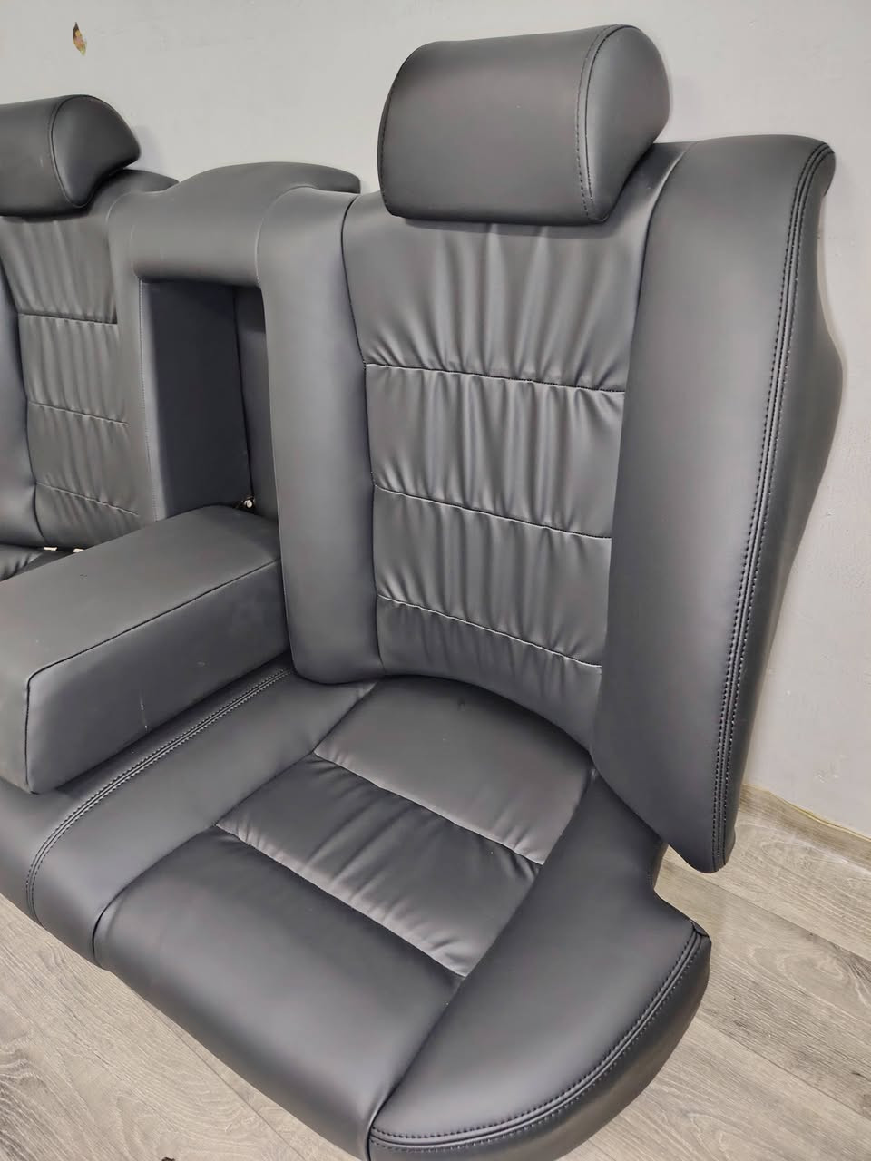 السلام عليكم للبيع كشناتBMW500 بدي قديم ميكانيكي كارتير جلد وعمل درجة أولى السعر 400 الف مكاني بغداد الحرية ***********
