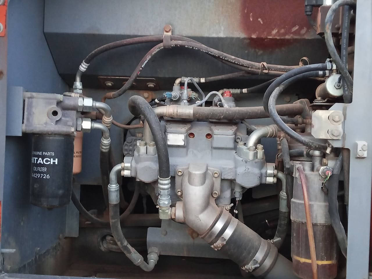 حفارة هيتاشي للبيع حجم 210LC رولة 8 موديل 2011 دخول جديد مرقم اربيل ماشية 8700ساعة مشتغلة داخل العراق 100ساعة فقط مكفولة كفالة عامة للاستفسار ***********
