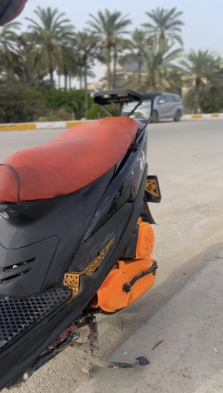 سلام عليكم ماكس عدله للبيع او 🛵🏍️مراوس بدراجه ايراني 5 كير
الدراجه خير من الله ماناقصه ايشي محرك بلاد بملحه بعده نقصه فقط بريك امامي مابيه 

كهربائياته 100‎%‎ محركه شلعه معدل كله تمامم 

رايده ب650 وبيه مجال بسيط حك الجيه 

موقع الدراجه بغداد الصبح متواجد باب الشرجي 

وبليل بمنطقه الكريعات قرب الاعضميه 

للتواصل واتساب ***********  🖤🔥
