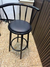 كرسي بار • جلد عالي الجودة • يدور ٣٦٠