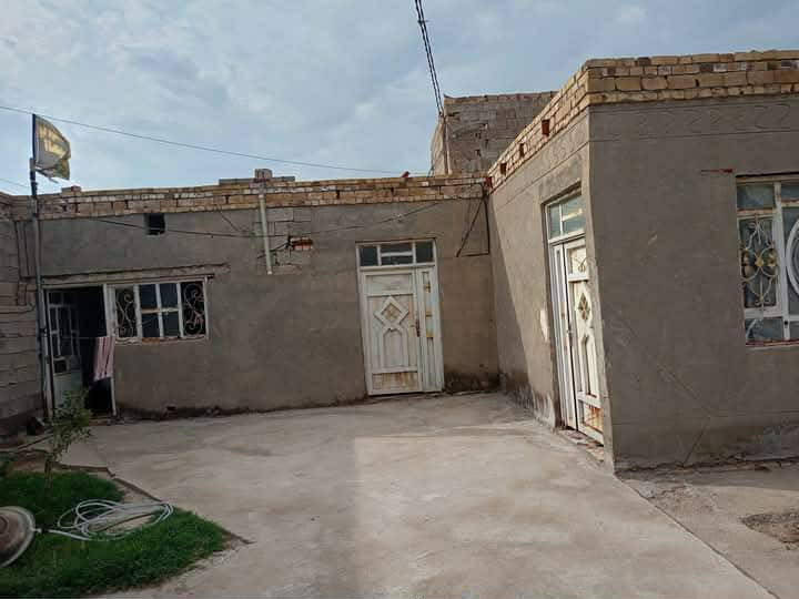 يالله جمعه مباركه علينا وعليكم 
بيت للبيع ألمساحه الكلي 500متر 
 بيت جبير +مشتملات 2
متوفر كافت الخدمات ماء كهرباءموالد  مجاري كله بالباب. البيت قرب شارع 30
ملاحظه مكلف بالنشر ورقم صاحب تكدر تتواصل وياه.  
***********
***********
