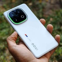 Iqoo 15  نظافة ١٠٠٪  256/12GB  بيع فقط ٩٥٠  الف  اللون ابيض  مكاني بغد...