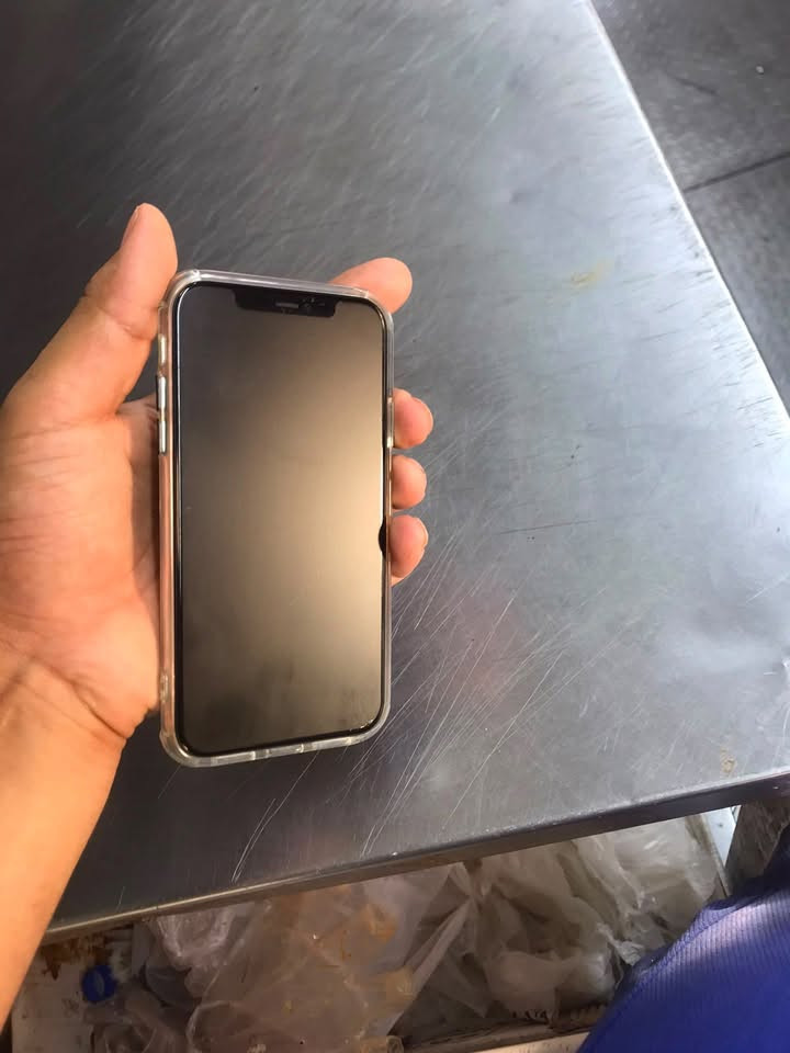 سلام عليكم آيفون 11عادي بدل بس بطاريه شاشه بلادي شرط الفحص مثل ما موضح بل صوره بي خدش بل شاشه ما مابين ابد بدون ملحقات سعره 250وبي مجال بصيط مكاني بغداد المدائن سلمان باك رقمي موجود واتساب ***********
