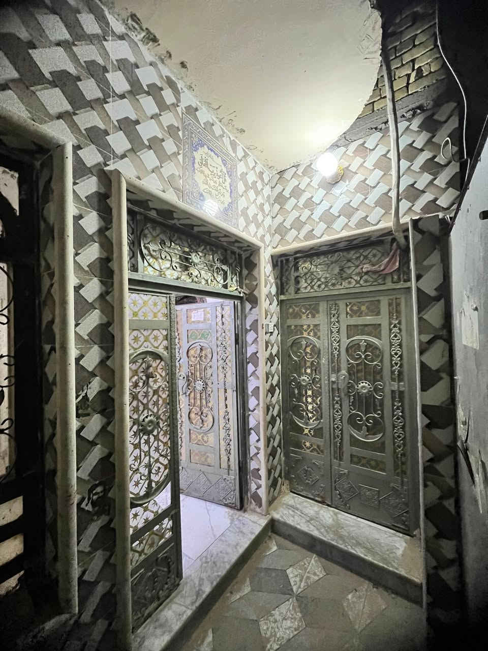 خاص بمكتب عصام للعقار 🏪
بيت طابقين  للايجار 🏠

العنوان 📍حي الفداء _شارع المدارس_قرب المدرسة الصينية

المشتملات👇🏻

(٣غرف نوم) وصالة واستقبال ومطبخ وصحيات 

يجاره (٣٠٠ قفل)

للأستفسار ☎️***********
