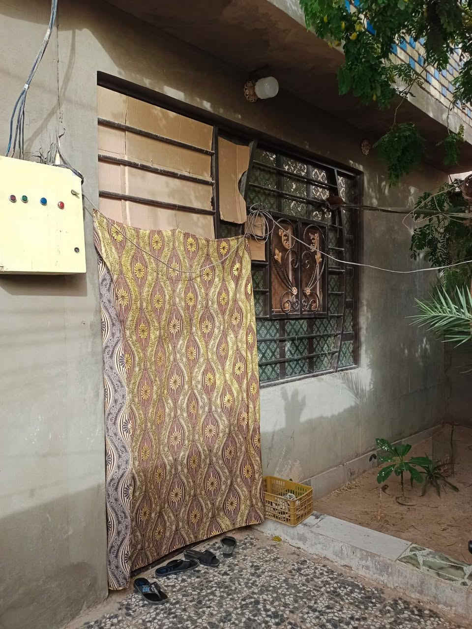 دار مساحه 200متر بناء نضيف اساس وسقف صب كونكريت مركزي سيراميك بورسلين كرانيت يحتوي على ثلاث غرف نوم صاله مطبخ استقبال مجموعه صحيه داخلي وخارجي موقع مميز قريب شارع 60 زراعي حي ميسان استفسار اكثر ***********السعر 78مع المجال
