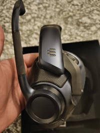 اغراض متنوعة للبيع البعض منهم اشتريتهم بوقتها واستخدمتها لفتره قصيرة و...