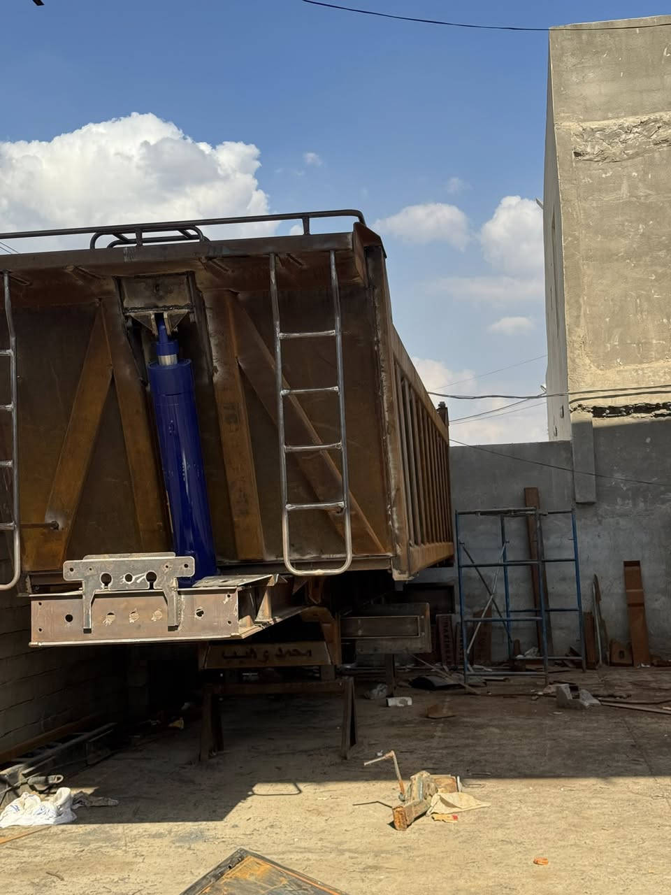 السلام عليكم عربانة ماكنيسان البيع صفاح 6 ملم باب صدر 6 ملم كاعية 8 ملم شاصي 16 ***********
