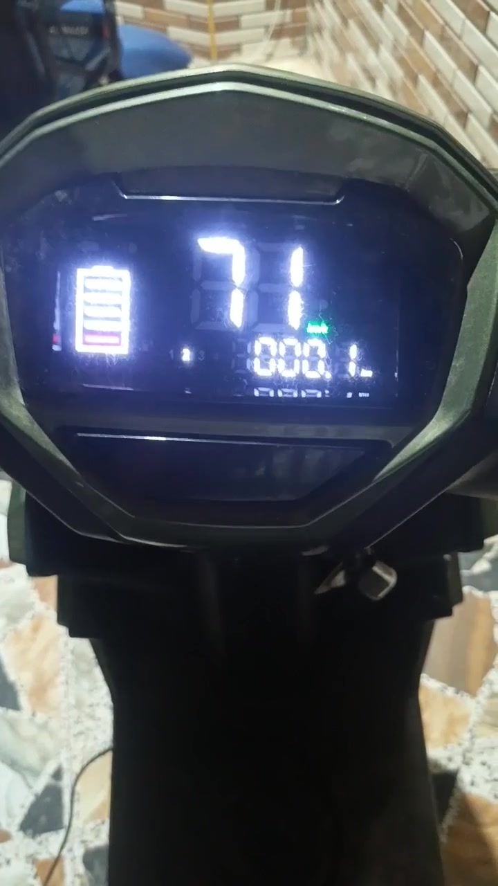 سلام عليكم بايسكل شحن للبيع 6 بطاريات بعده جديد تجي تشوف بعينك نفس الي بل صور سعر 600 بي مجال ***********