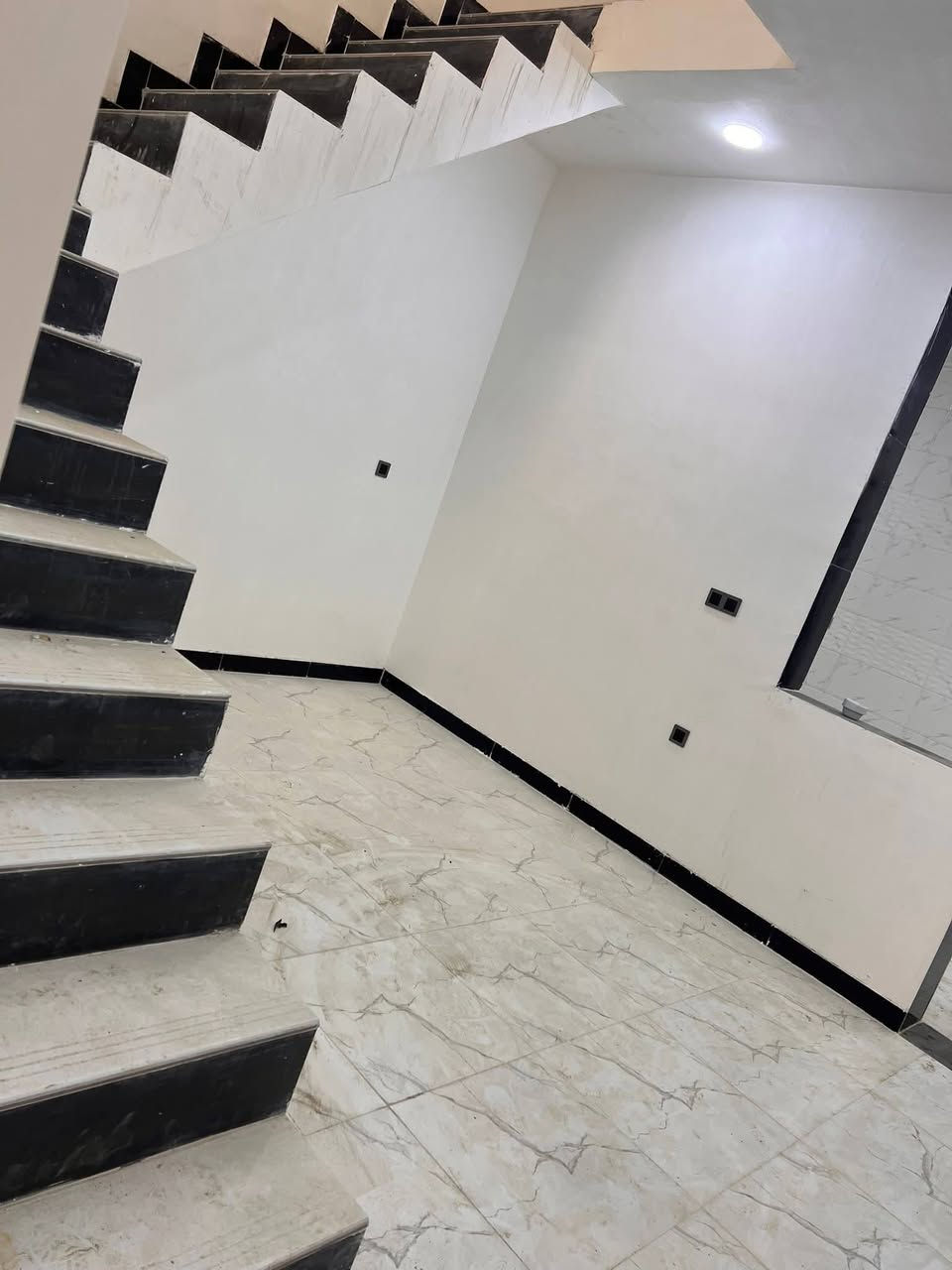 مشتمل للبيع بسعر رمزي 15وبي مجال قريب على سوق والمدارس تصال على واتساب فقط جاد 
***********
