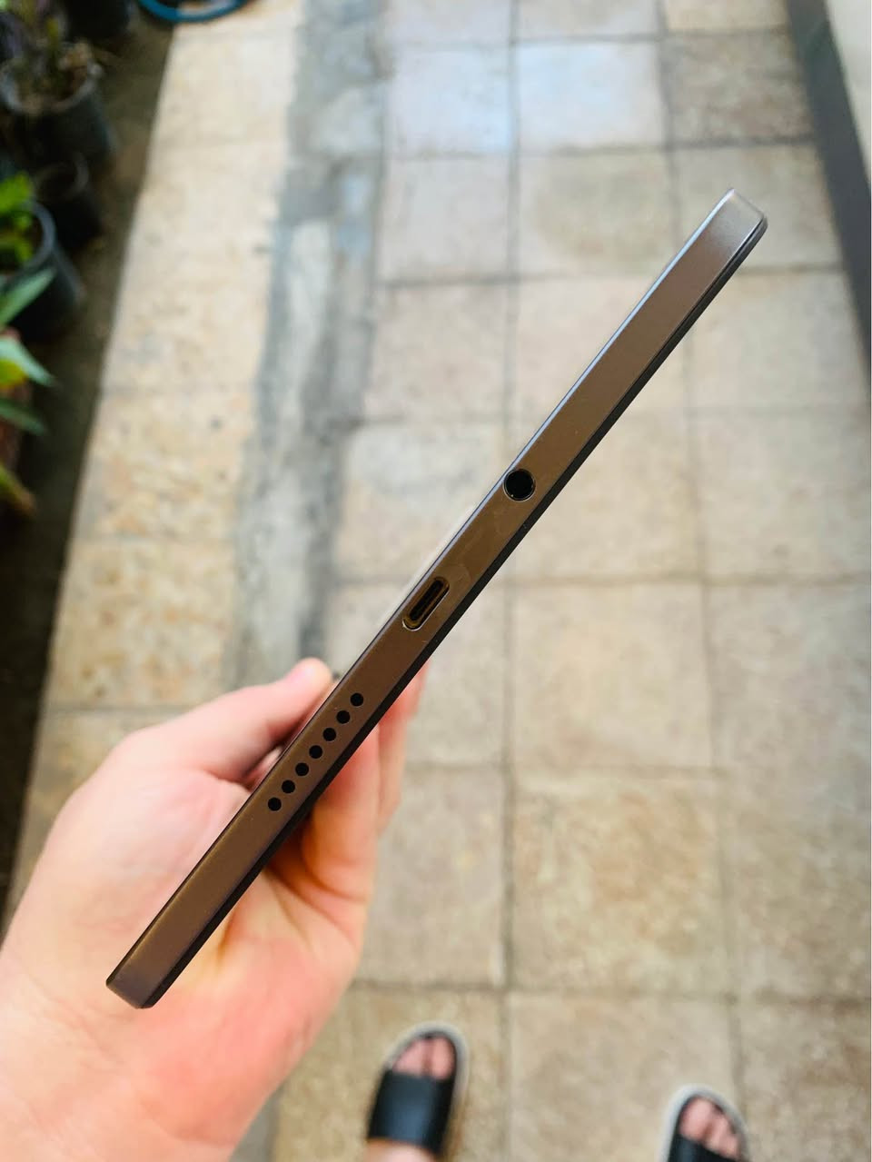 شباب عندي تابلت شاومي Redmi Pad 2 الحجم المميز (9.7 إنش)، الجهاز نظافة 100% وكالة، استعمال خفيف وجديد ومفتوح للتجربة فقط، ما يفرق عن الجديد بـ جكة إبرة.
 عداد الشحن: مشحون 18 مرة فقط! يعني البطارية بصحتها الكاملة ومية بالمية.
 تفاصيل النظافة والملحقات:
 الجهاز لوز، بدون أي شخط، ولا زلغ، ولا طخة (أخو المقفول).
 كارتونته وملحقاته الأصلية كلها كاملة وموجودة.
 أبرز مواصفات الجهاز:
 الشاشة: قياس 9.7 إنش بدقة 2K وتردد 120Hz، شاشة ألوانها تخبل وسلسة جداً بالتصفح واليوتيوب والألعاب.
 المعالج: Snapdragon 6s Gen 2، أداء سريع ومستقر وميحمى نهائياً.
 البطارية: عملاقة بسعة 7600mAh، تنسى الشحن وياها وتكفيك استخدام مكثف.
 النظام: واجهة شاومي الجديدة HyperOS، خفيفة وسريعة وتدعم كل برامج الدراسة والالعاب.
 الصوت: سماعات ستيريو ثنائية، صوتها عالي ونقي وجسم معدني بالكامل.
 الجهاز يفيد جداً لطلاب المدارس والجامعات، للمسلسلات والترفيه، أو للألعاب
بفضل شاشته الـ 120Hz وبطاريته القوية
سعره 200 الف قفل وجهاز اخو جديد
سعر 240 الف 
مكاني بغداد حي جامعة 
بغداد حي جامعة بغداد, العراق


**إذا كنت صاحب هذا الإعلان وتريد حذفه لأي سبب، رجاءا أرسل رسالة إلى الدعم الفني**