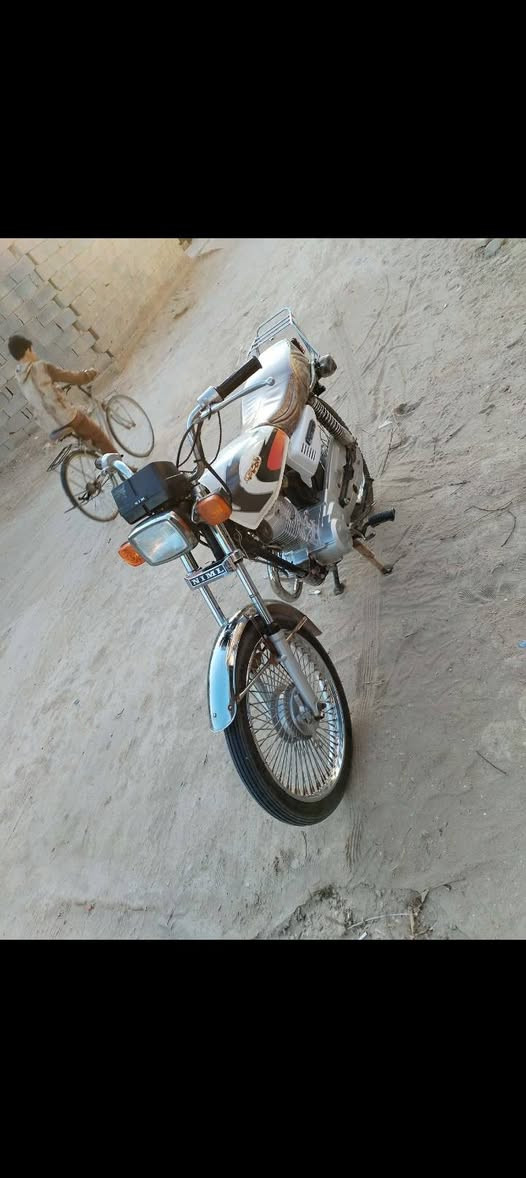 السلام عليكم اربعه كير للبيع كلك كلك كلك مكينه نامه 25كور انتنس مبدل كور فقط ما مجفته مبدل كور علمود الفصله بيها صالنصه نجمه اصلي جابيها من إيران مو منا سعر 300وبيها مجال للشراي مكاني بابل مسيب حي المعلمين رقمي ***********مكلف بلنشر لحد يراسلني الشراي يتصل علرقم تحياتي للجميع
