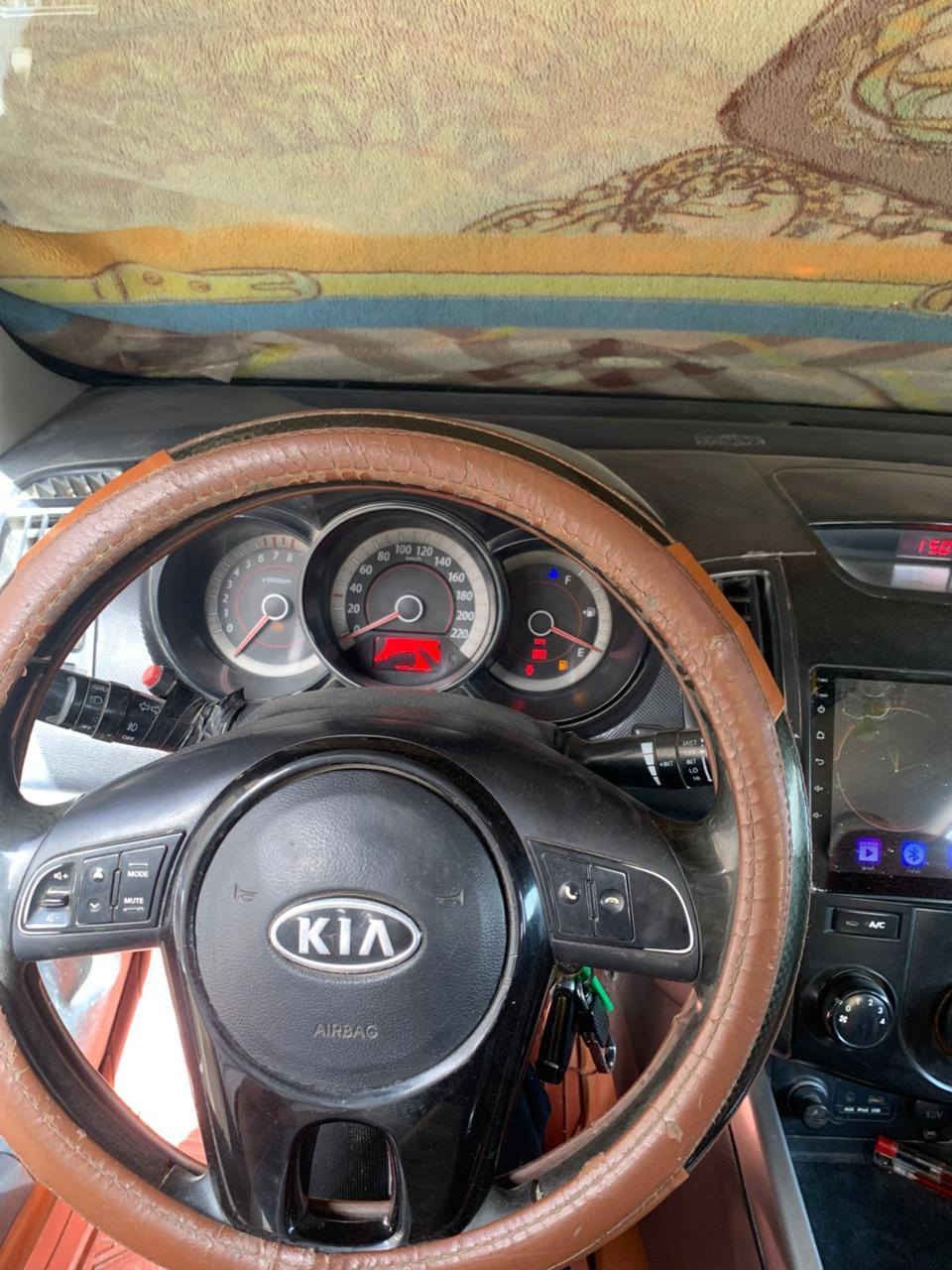 السلام عليكم للبيع سيراتو 2009 تكسي رقم مثنئ مميز (769) مصفره هيئه وغرامات جاهزة ثاني يوم اداور الك   ومجهزة من تخم تاير جديد وباتري جديد وتدفئه كشنات و سياره شوف عينك موضح بالصور وللاستفسار اكثر انتصل( ***********) والسعر (65)وبيها مجال حك الجيه مكان السياره سماوه _قضاء الرميثه
