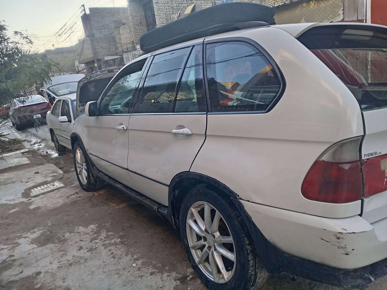 السلام عليكم بي ام إكس فايف سياره مكينه وكير بلادي سياره حلوه عارظهه مراوس اوبيع موجودمكاني بغداد مدينه الصدر *********** او ***********
