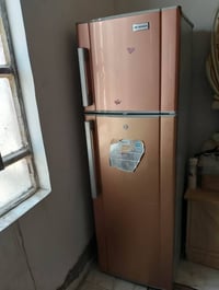 ثلاجه نضيفه شغله بس ما تبرد 60 بيه مجال 07800159070