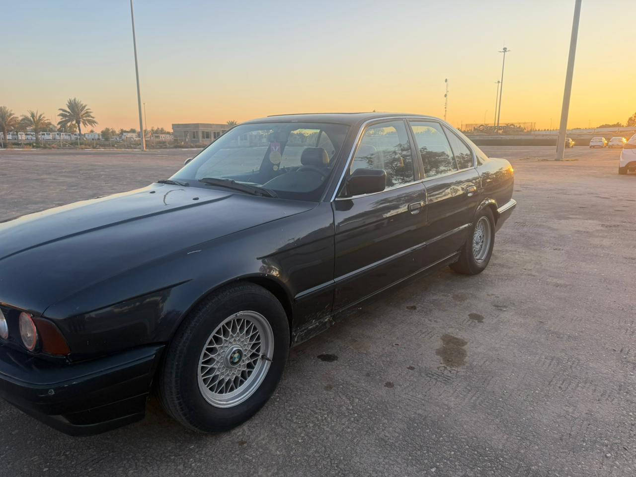 السلام عليكم
BMW 525 i / 1991
- السيارة مصبوغة عام بدون حادث
- كير اوتو
- ريمونت تقفيل وتصعيد جام
- تخم تاير / ويل خلية
- غرفة جلد اسـود
- سلايت
- للتواصل واتس / ***********
- السعر / 55 ورقة وبيها مجال
