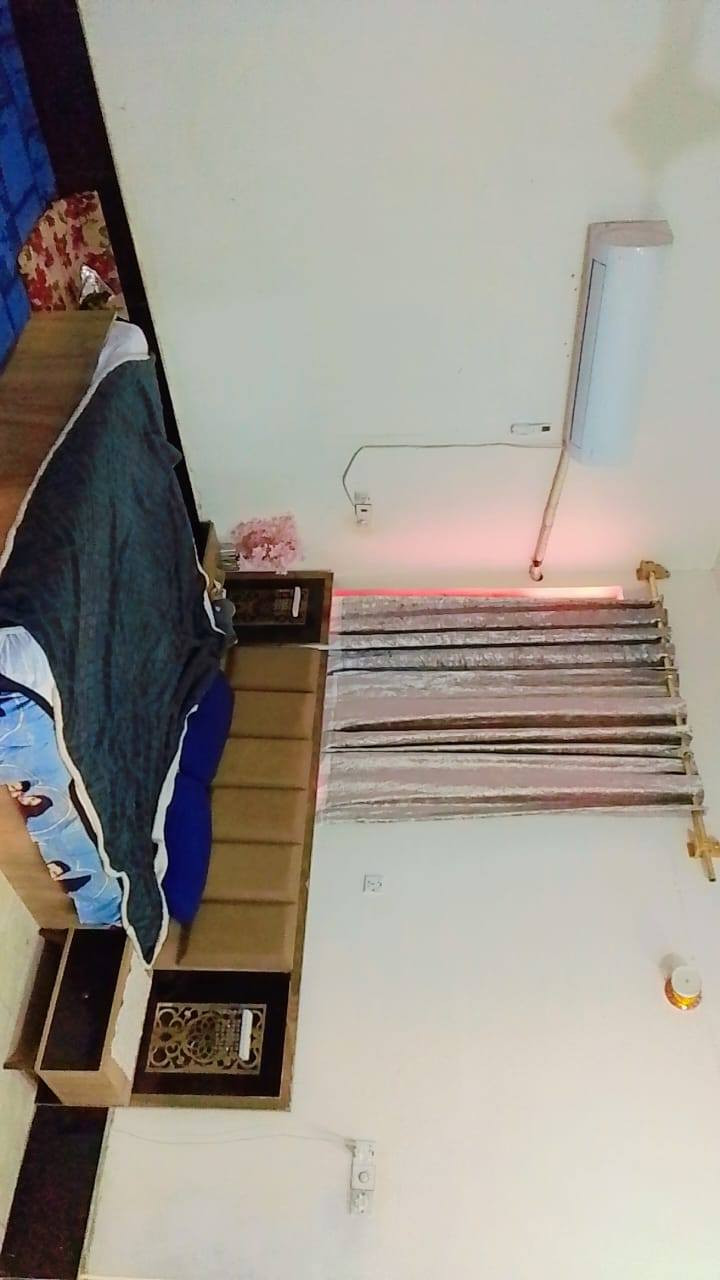 السلام عليكم بيت للبيع في حي البتول شارع مدرسة الخيرات الزراعي يم الساحة مال الطوبة مقابيل الطابو ثاني فرع مساحة (١٥٠ متر) واجهة( ٦ ونزال ٢٥) بناء طابوك صب مسلح فرع عريض خطين مي كهرباء ثري فيز مولد ذهبي خط انترنت (وي البيت ماطور مي تانكيات اثنين كيزر غرفة نوم تركي مبردة بنكات اثنين كاونتر HDF1 مثل ماموضح بالصور موجود واتساب( ***********) سعرة ٦٠
