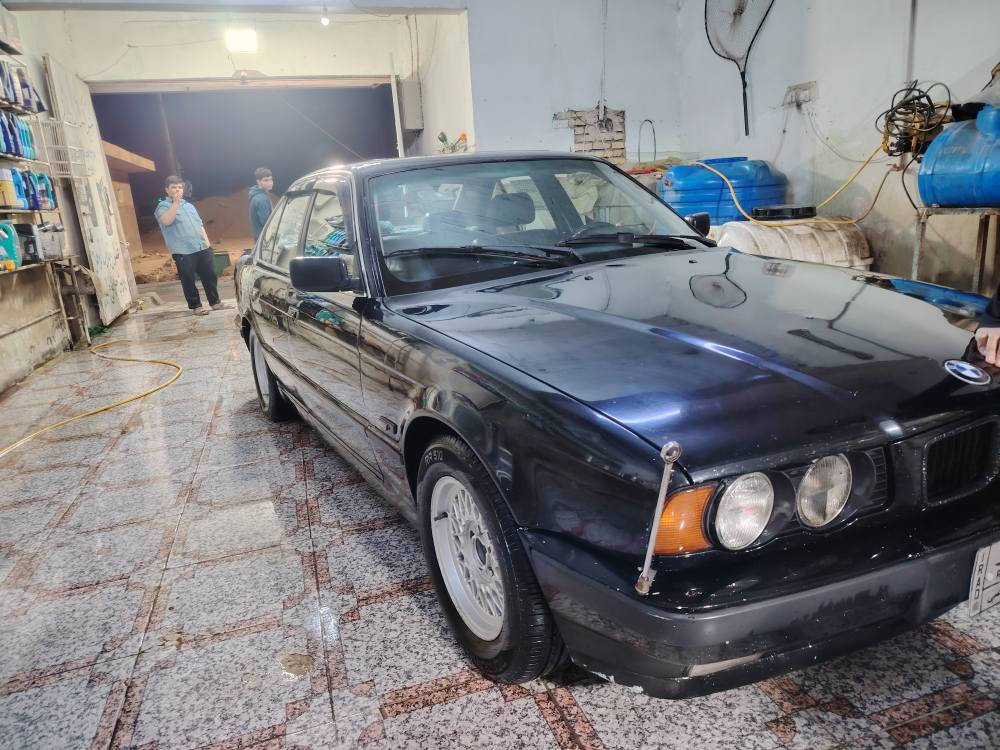 📢 للبيع - BMW 525 موديل 1991
🚗 نوع السيارة: BMW 525
📆 الموديل: 1991
🎨 اللون: أسود (مصبوغة للجمالية)
📍 الرقم: بغداد ألماني
📌 الموقع: العمارة
🔧 المواصفات:
✅ تخم تاير جديد
✅ تبريد شغال
✅ دواخل أسود 
✅ كشنات كهربائية 
✅ سلايد طگتين شغال
✅ مسكر عدل
✅ گير أوتوماتيك
✅ حدادية جديدة
🔧 تحتاج ترتيبات بسيطة
💰 السعر: 59 ورقة
🔁 أو مراوس بسيارة حسب القناعة
📞 للاستفسار والتواصل يرجى المراسلة على الخاص عمارة, ميسان


**إذا كنت صاحب هذا الإعلان وتريد حذفه لأي سبب، رجاءا أرسل رسالة إلى الدعم الفني**