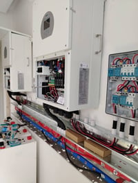 أعمالنا في ربط وتنصيب منظومات الطاقة الشمسيه بكل دقة واحترافيه للتواصل...