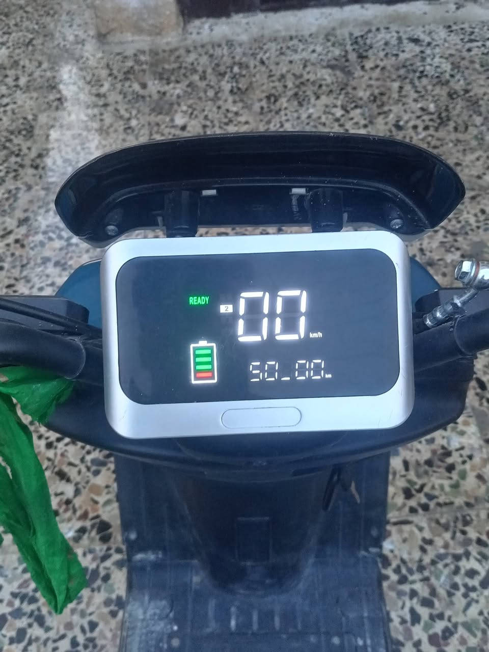 ​البطاريات: 4 بطاريات قوية، شحنها يطول وتبيض الوجه بالمشي.
الكهربائيات: شاشة ديجيتال واضحة، إنارة، ومرايا.. كلشي شغال.
​الوضع العام: الدراجة نظيفة جداً ومشيها ناعم، لا صوت ولا عطلات محرك.


**إذا كنت صاحب هذا الإعلان وتريد حذفه لأي سبب، رجاءا أرسل رسالة إلى الدعم الفني**