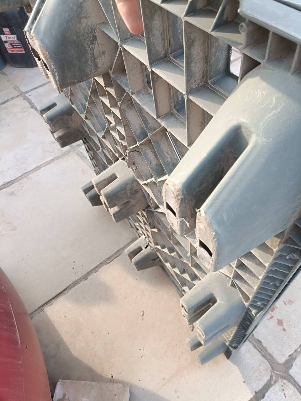 للبيع مكاني أبو دشير شارع الزيتون
كل حاجه سعر 
او شلع ابيع 
هذه رقمي ***********
