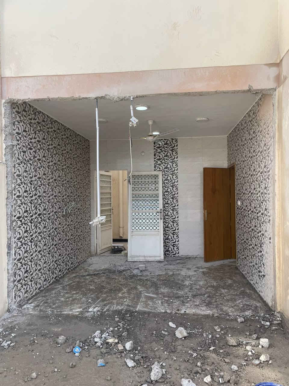 القص الصب الكونكريت بدون هتزاز

فتحت درج 

فتحت منور 

فتحت الباب 

فتحت مصعد.        ***********

تفليش درج

كص جوينات

كص طارمات 

وفصل البيوت
