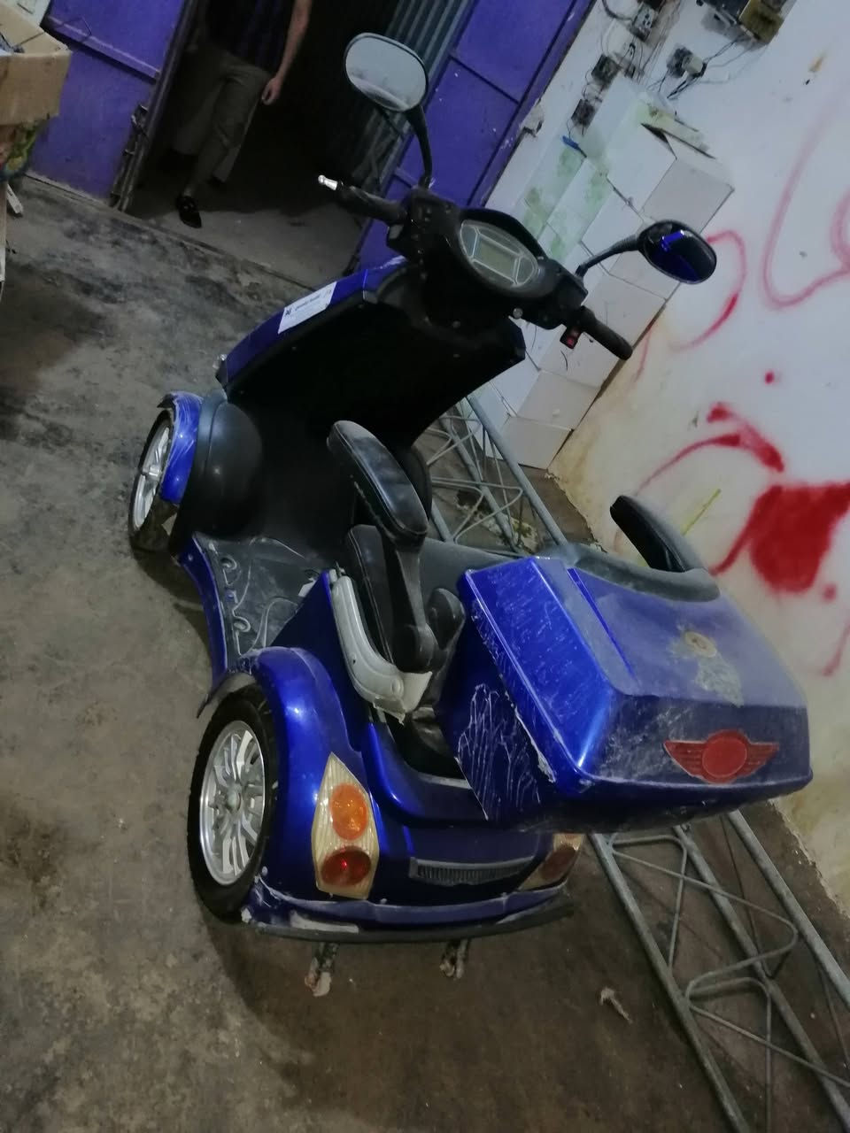 السلام عليكم اخوان هاي دراجة شحن موديل ٢٠٢٠ جدا جدا نظيفه مضمومة صار ٤ سنوات للبيع اخذناها ١١ ورقة مع وصل الشراء من الصدرية اريد ابيعها قيم باليرضى الله وبالعافية *********** ممتواجد على الفيس
