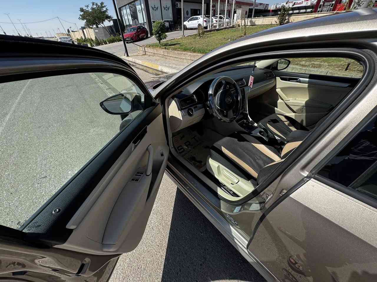 باسات 2017 خليجي
محرك 5 سلندر 2.5 
ضررها قطعين صبغ
باب خلف سكن هو جامرلغ 
هو بيها تعديل بارد 
بدون دواخل بدون ايرباكات
لون كشنات شكري لون مميز 
سياره معروف بل مواصفات
للاستفسار  ***********
