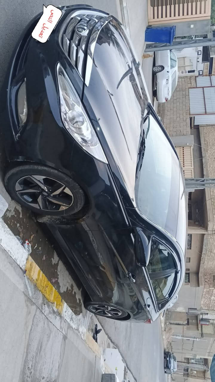سوناتا موديل 2012
وارد امريكي بيها جاملغ عكس السائق 
وجاملغ خلفي 
جاهزه من كلشي محرك كير رقم الانبار 
سعر 95 بيها مجال ‏‪***********‬‏
