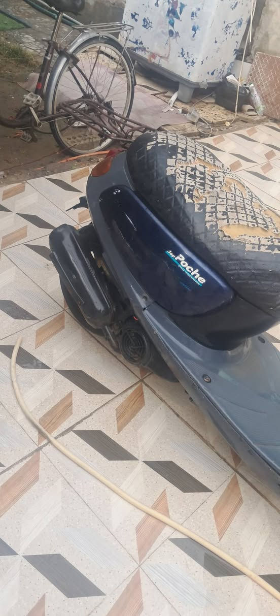 دراجة منغولي ام السلة كاملة شغالة بس الكابريتر تخربط يرادلها تبديل ١١٠ وبيهة مجال حك اجية مكاني طويريج حي الجمعية ***********
