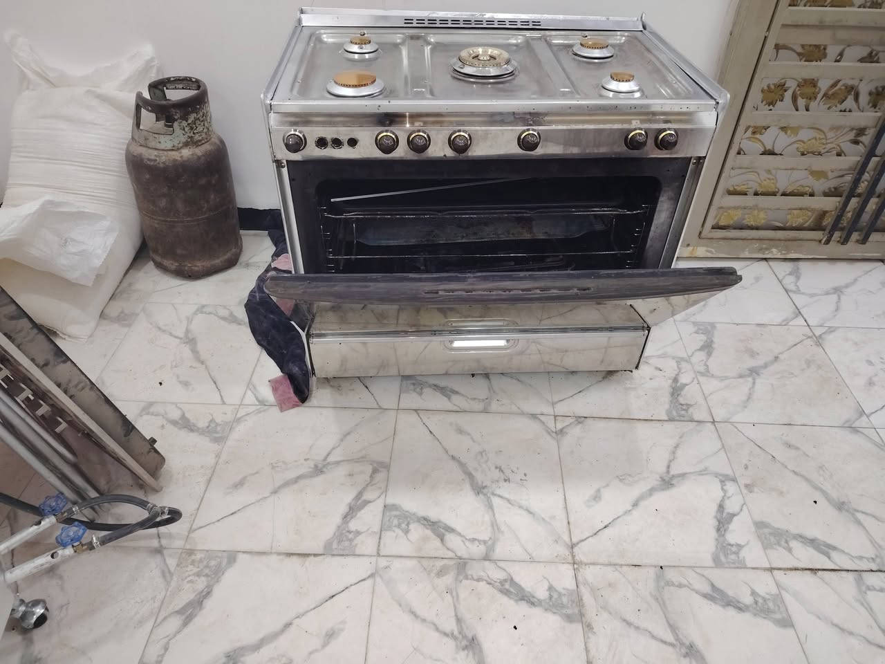 سلام عليكم طباخ كريازي  باب اول لبيع سعر خاص


**إذا كنت صاحب هذا الإعلان وتريد حذفه لأي سبب، رجاءا أرسل رسالة إلى الدعم الفني**