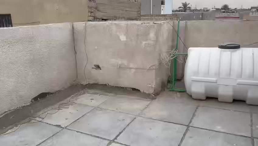 سلام عليكم
بيت الايجار نضيف جداً مساحته 100م يحتوي على ثلاث غرف نوم واستقبال ومطبخ سراميك وخدمات سراميك مكان حي جهاد مربع الذهبي ايجار 650 
اتصال الهاتف ***********
