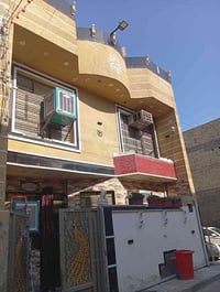 بيت المساحة 75طابقين مدخلين  للبيع الواجهة 8النزال 9ونصف الطابق الاول ...