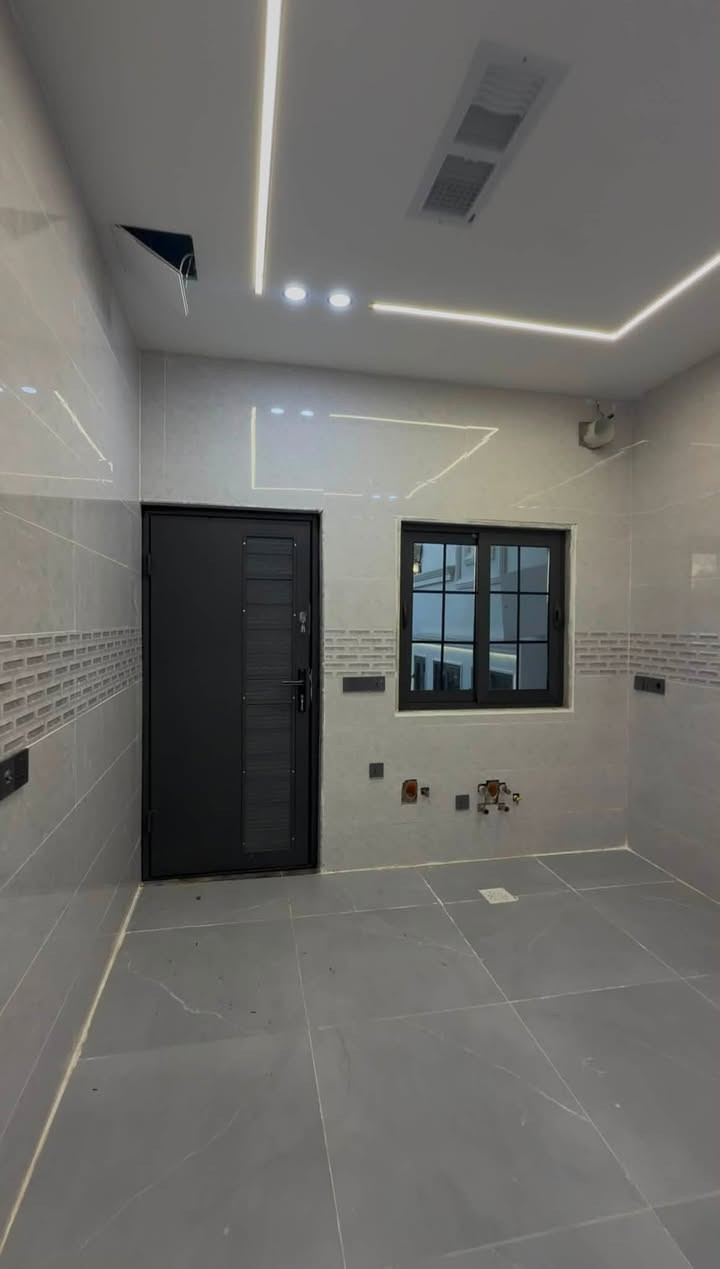 حي معلمين طريق بغداد خلف زيزفون 
بيتين ١٥٠م واجهة ٧.٥متر
طابو صرف 
عرض الفرع ٨متر 
.
لمعرفة السعر اكتب (تم)
***********
