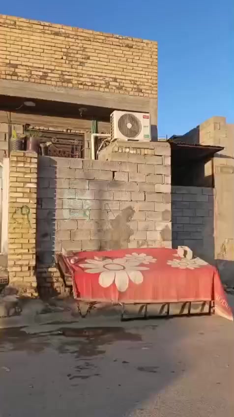 سلام عليكم بيت للبيع 100 متر بناء حديث سبع قصور مقابيل شارع ابو احمد كامل خدمات ماء  كهرباء مجاري تبليط السعر 50 وبي مجال الستفسار على رقم التالي ***********
