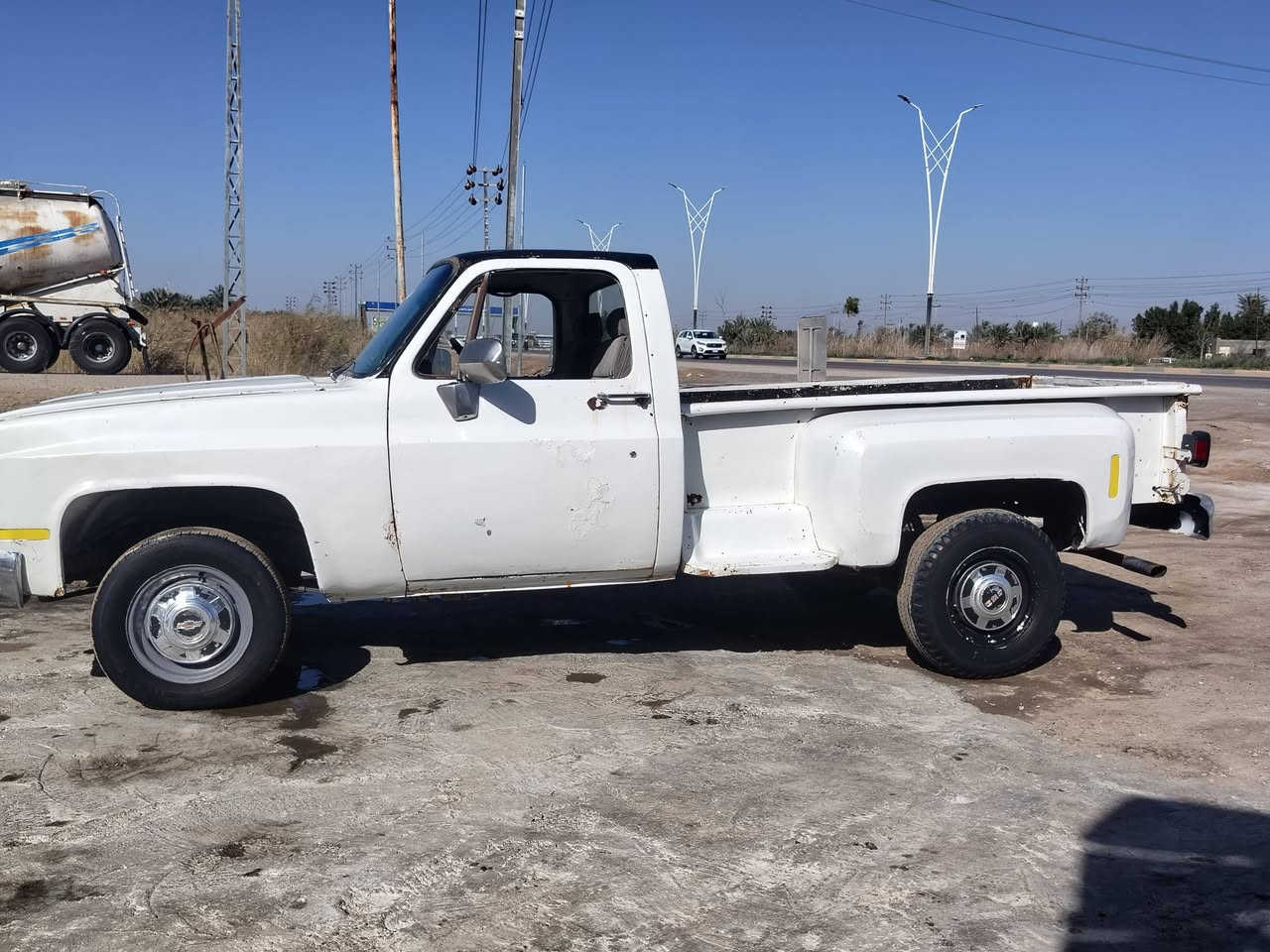 السلام عليكم
للبيع جمسي وانيت موديل 1975 سياره جاهزه تعمير جديد محرك 6عالي رقم بغداد خشب بدي جديد كهربائيات شغاله مكاني ذي قار *********** السعر 22وبيها مجال
