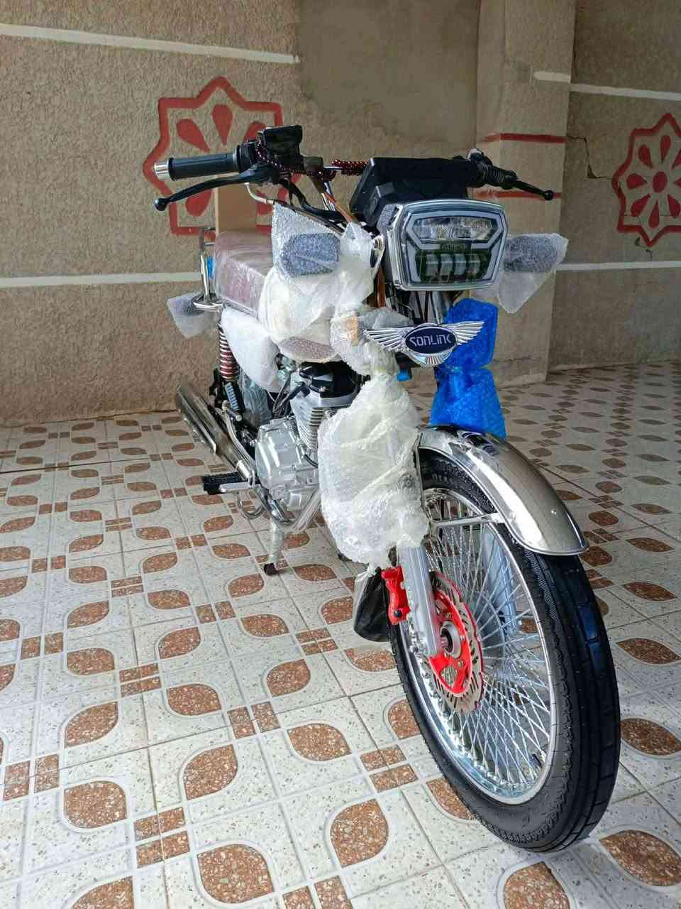 السلام عليكم دراجه تايكر باب اول موديل 2025 دراجه كفاله عامه ملاحظه الشاشه تخربط وليس طافيه  كهربائيت كلهه شغاله مكاني بعقوبه تقاطع القدس *********** واتساب فقط السعر راسلني وتدلل ☘️♥
