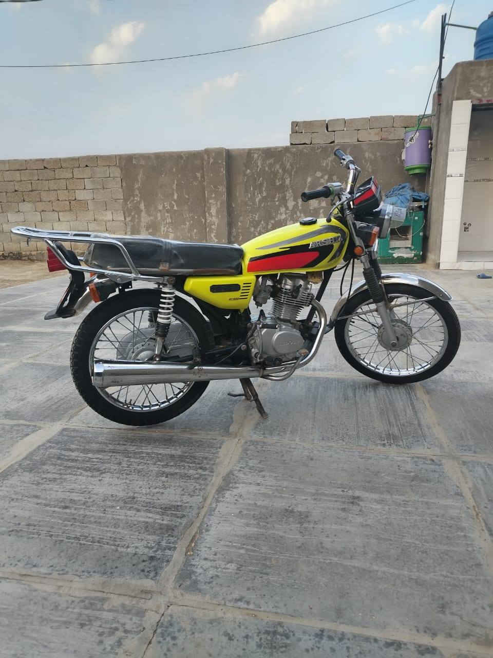 دراجه للبيع مديل 18 أوراق مكاني واسط قضاء الحي للتواصل ***********
