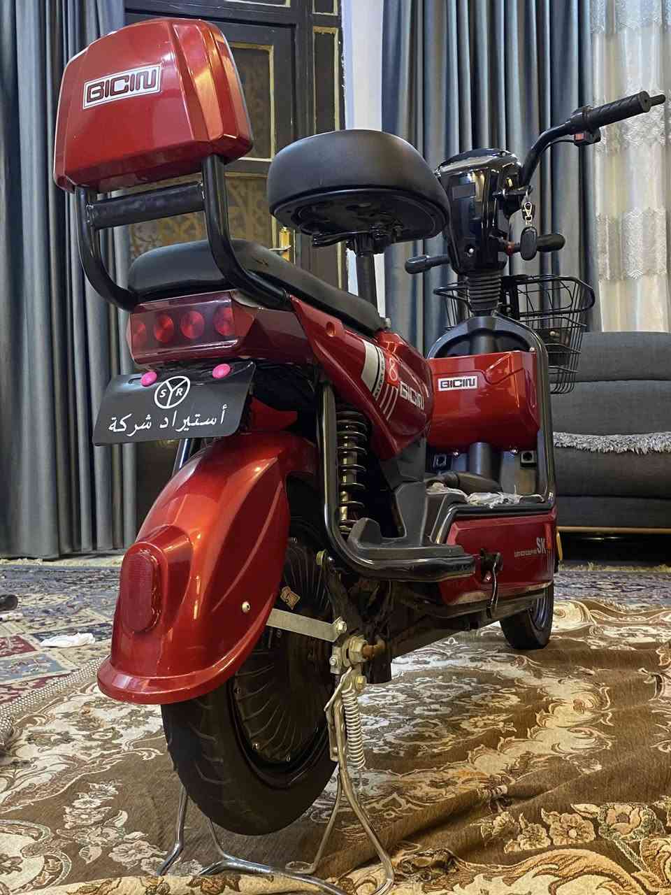 السلام عليكم بايسكل شحن للبيع حجم 14 وبطاريات عدد 4  البايسكل بعده جديد بلايلون مستخدم كلش قليل شهرين فقط حته المرايات بعدهن ممشدودات 
السعر 325 وبيه مجال بسيط جدًا 
العنوان /بغداد / الغزالية 
للاستفسار ***********
